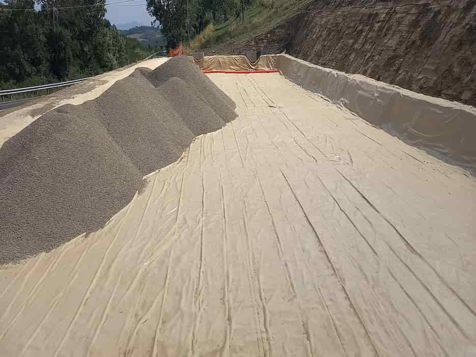 Riempimento inerti vasche fitodepurazione flusso orizzontale